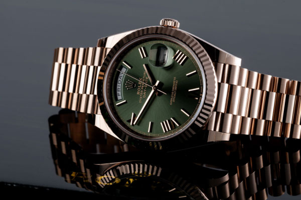 劳力士手表哪里回收 星期日历型绿盘腕表回收多少钱