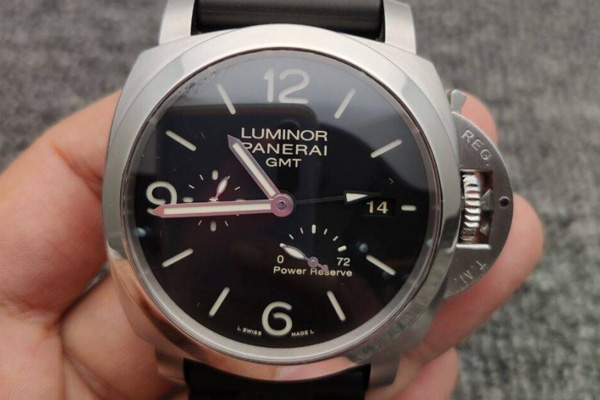 沛纳海鱼雷秒针二手手表回收价格是多少 这样评估一准没错