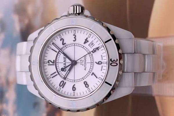 香奈儿J12白陶瓷手表回收的价格虚位以待 这样做提价20%