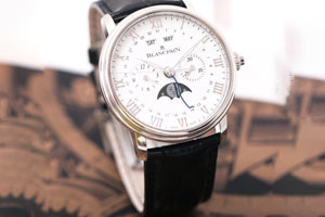 宝珀经典二手表回收能卖多少钱 全历显示功能为高档名表护航