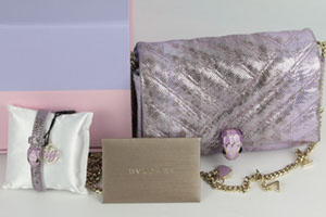 宝格丽梦幻紫色水蛇皮斜挎包在奢侈品回收平台重金难求