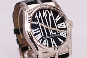 罗杰杜彼18K白金腕表该如何选择二手手表回收网 11121表盘很特别