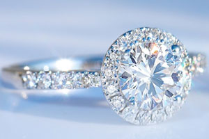 五万块的钻戒回收多少钱 高档品牌反导致钻石报价下降？