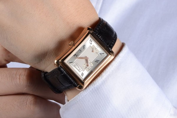 公价一万五的伯爵手表回收能卖多少钱