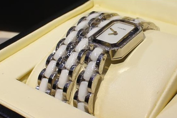 哪里回收香奈儿手表可以更高价