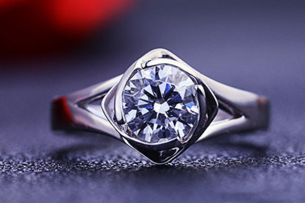 30分钻石戒指怎么回收才能拿高价