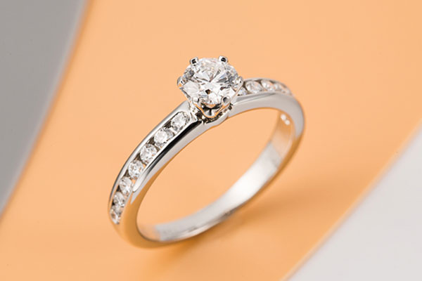 钻石戒指回收价格是多少钱和什么有关