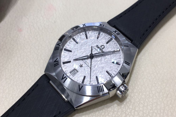 欧米茄星座2500机芯的腕表还能卖多少钱