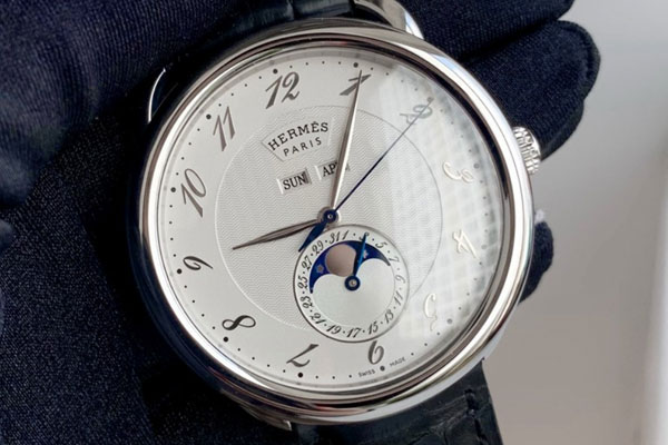 时尚型的爱马仕二手手表回收能卖多少钱