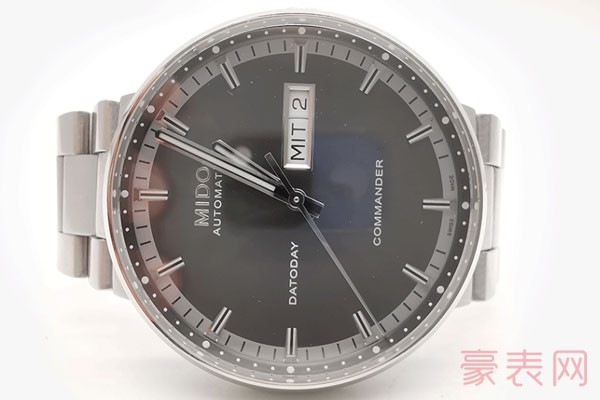 二手美度指挥官系列M014.430.11.061.80手表的外观展示
