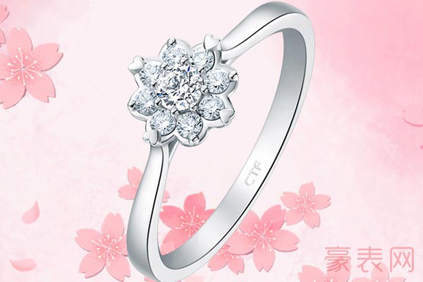 周大福告白樱花系列18K金钻石戒指