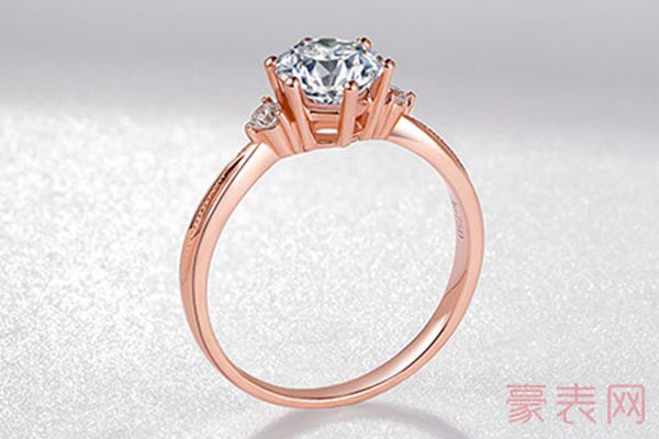 周六福珠宝18K玫瑰金钻石戒指侧面
