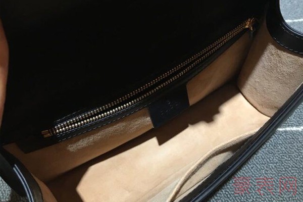 95新Gucci古驰sylvie黑皮金扣中号丝带热款女包细节展示图