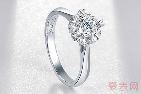 周六福经典八爪璀璨钻石戒指