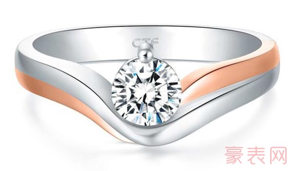 周大福偏爱系列时尚18K金钻石戒指