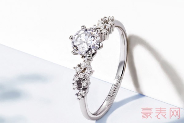 网上买的钻石戒指可以卖多少钱