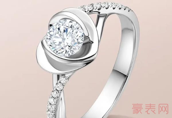 莫桑钻和钻石戒指如何才能分辨出来
